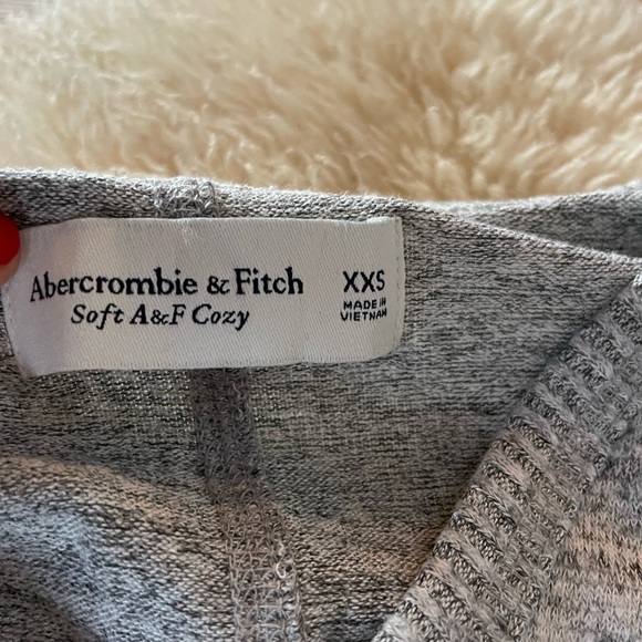 Abercrombie & Fitch Womens sweater - Picture 2 of 3